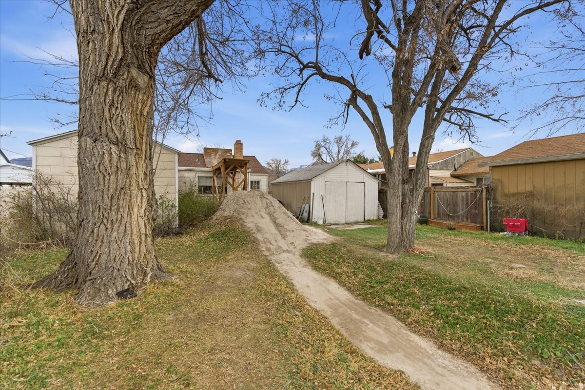 VILLAGE GARDENS - Residential