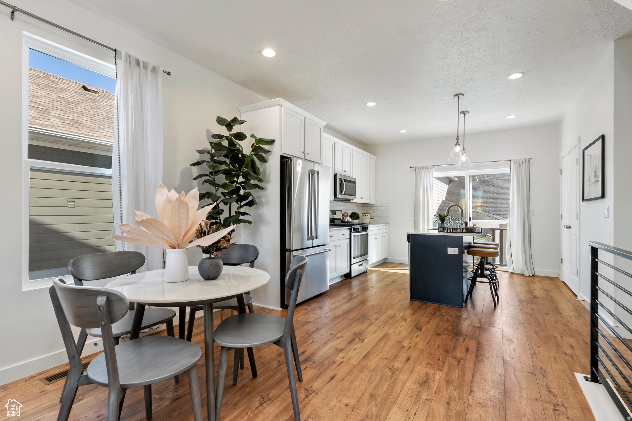 BEACON POINTE - Residential