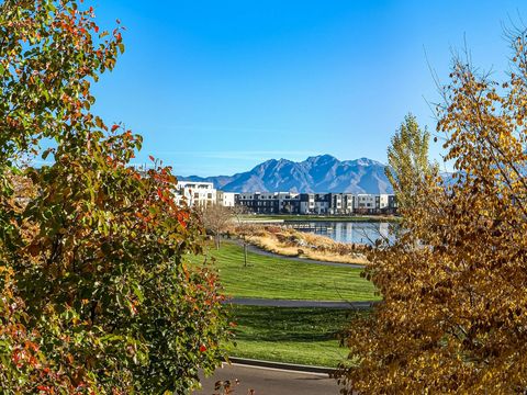 Tiny photo for 10566 S LAKE AVE, South Jordan, UT 84009 (MLS # 2120889)