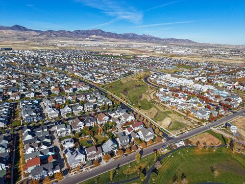 Tiny photo for 10566 S LAKE AVE, South Jordan, UT 84009 (MLS # 2120889)