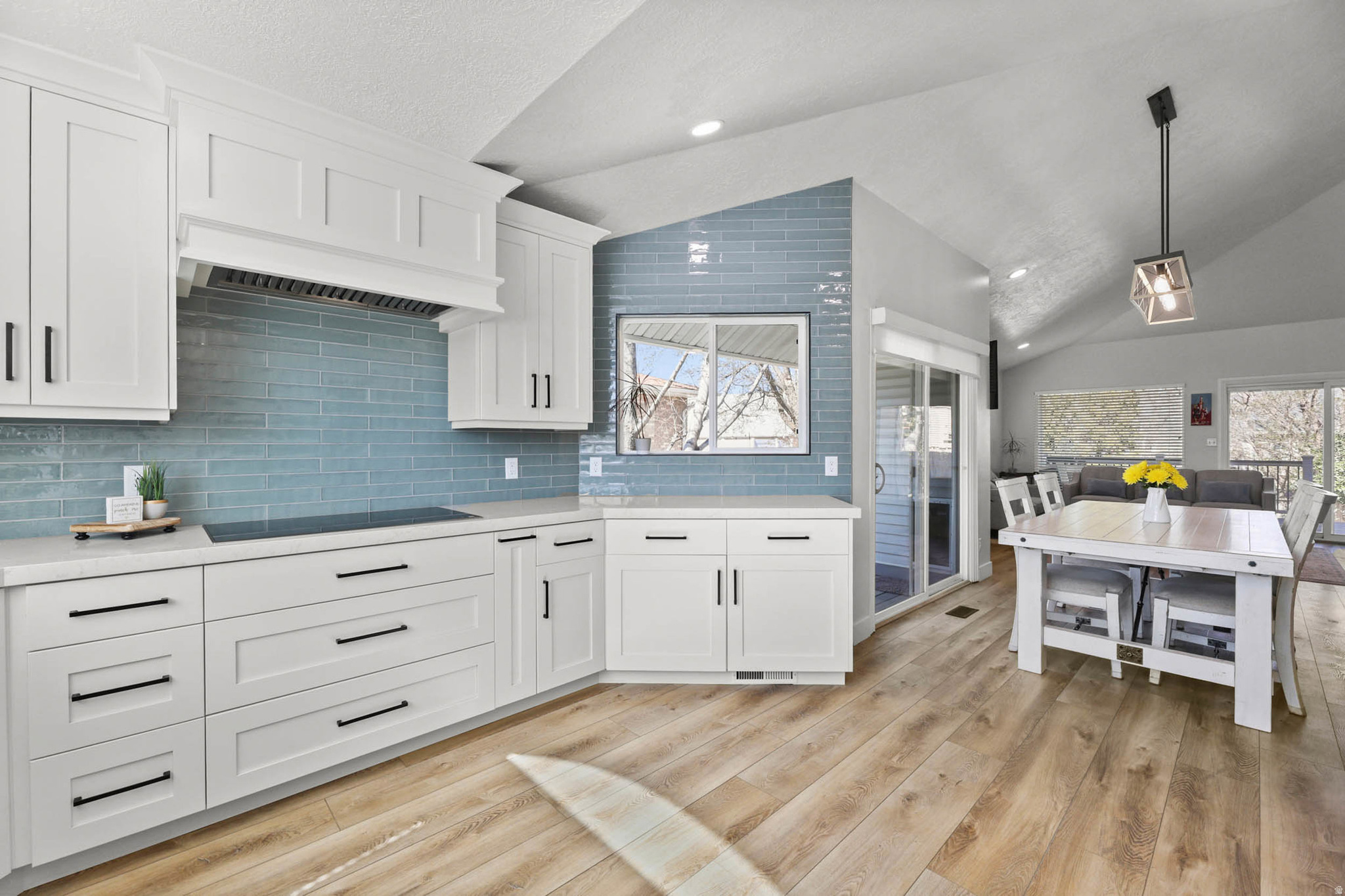 COUNTRY ESTA - Residential