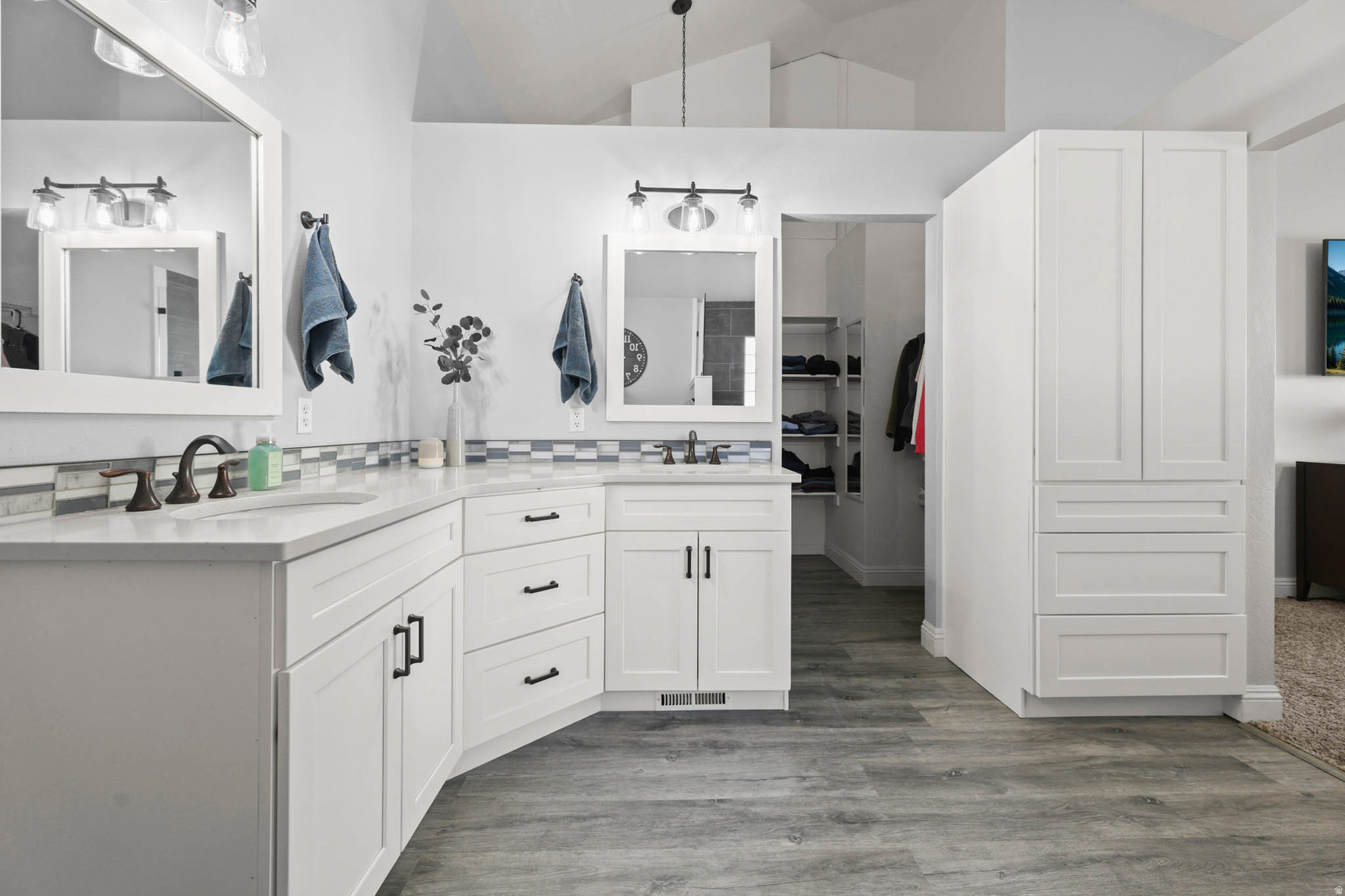 COUNTRY ESTA - Residential