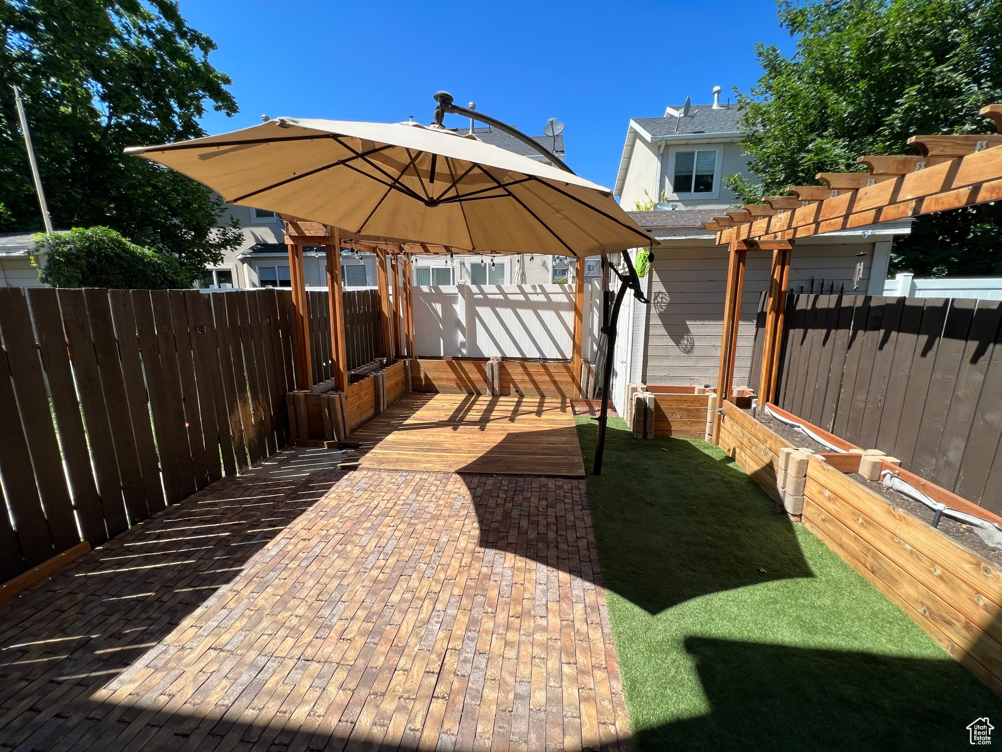 MEADOW CREEK TOWNHOMES - Residential