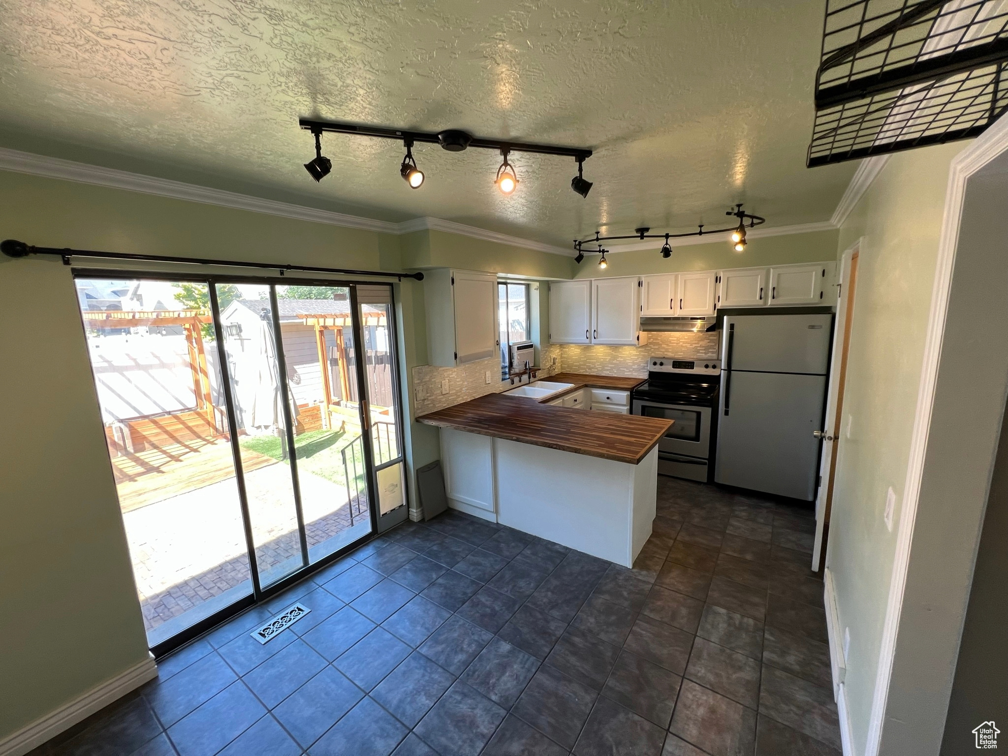 MEADOW CREEK TOWNHOMES - Residential