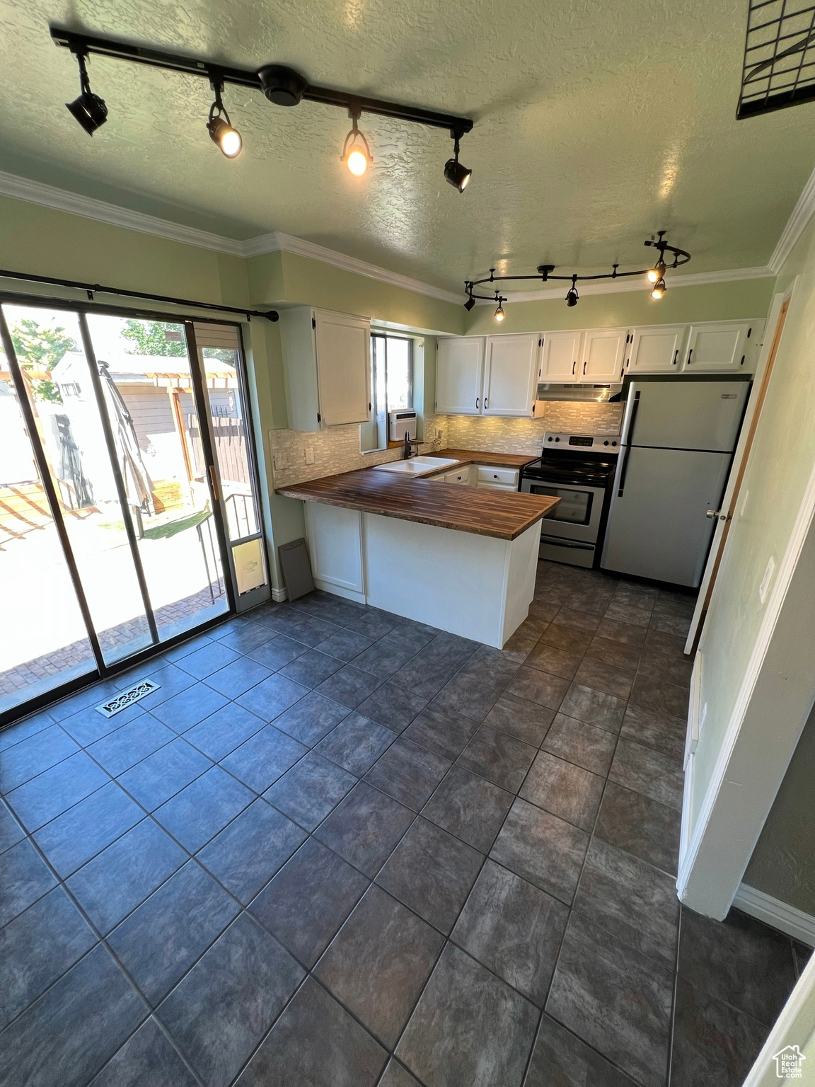 MEADOW CREEK TOWNHOMES - Residential