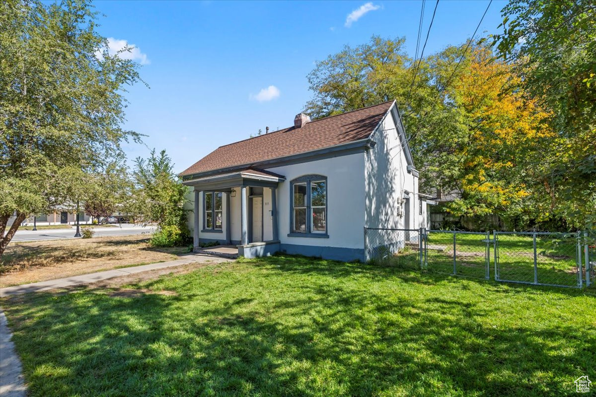 Main image without alt text