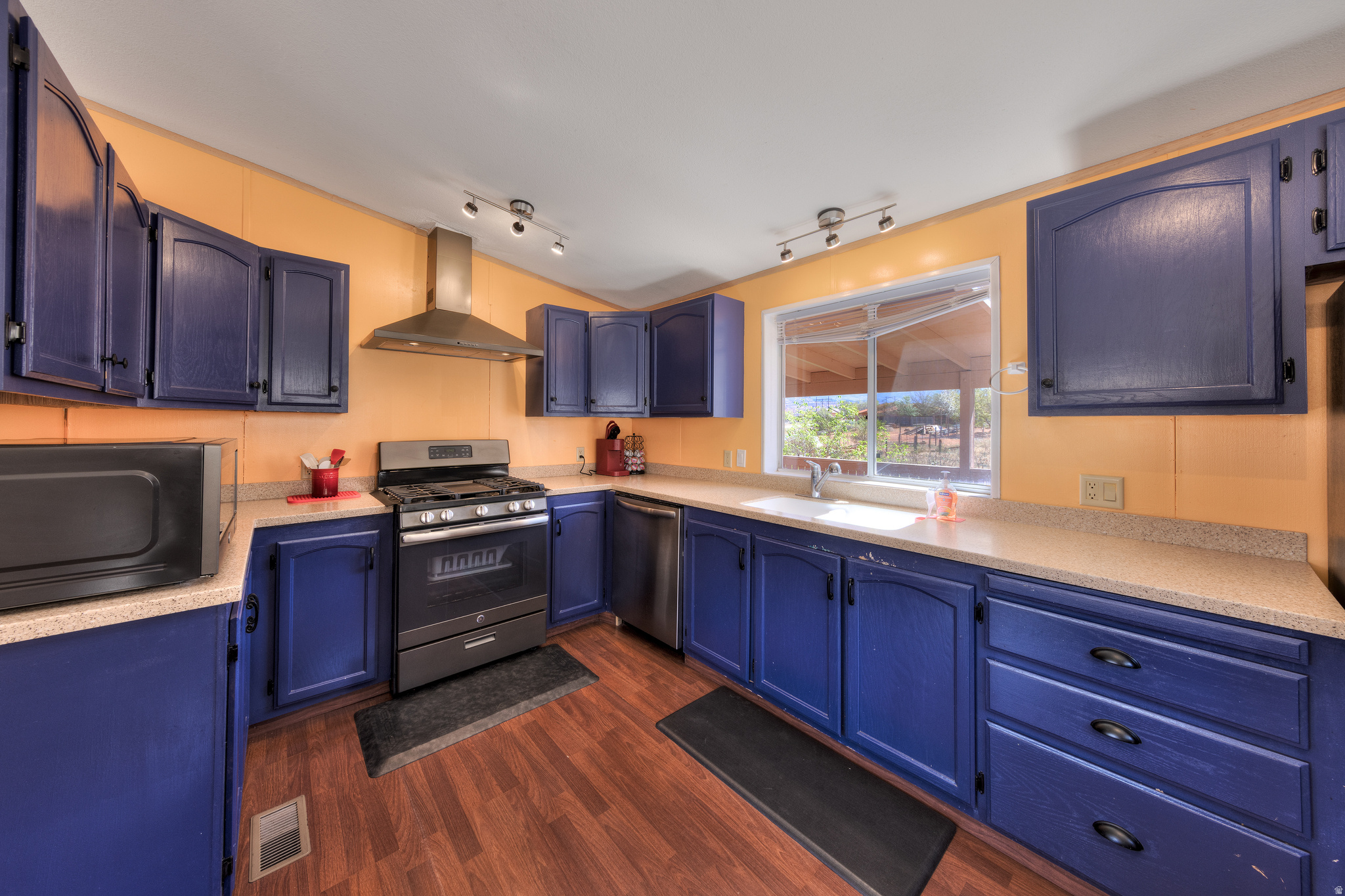 HIDDEN TRAIL ESTATES - Residential