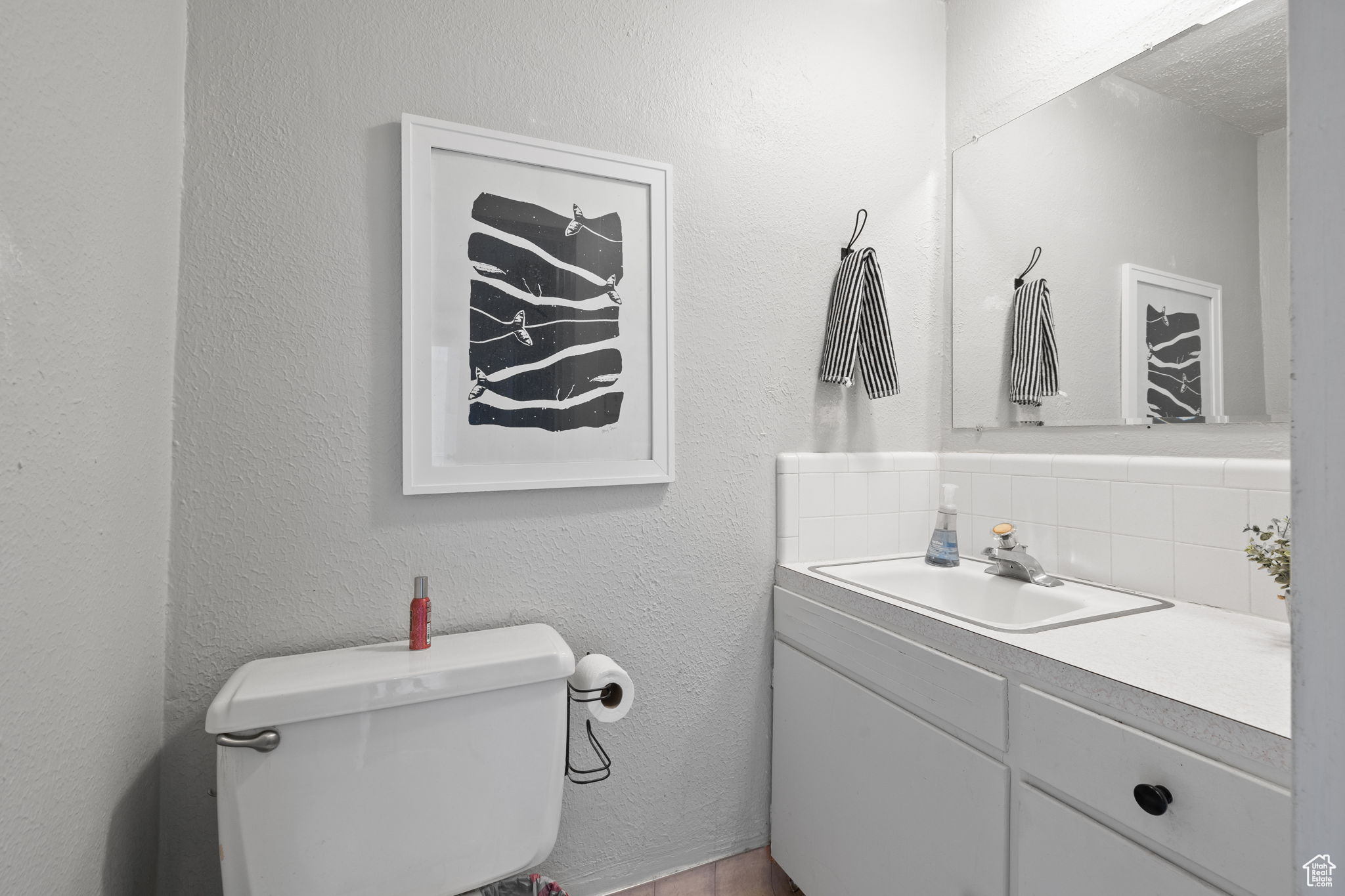570 E 400, Centerville, Utah image 35