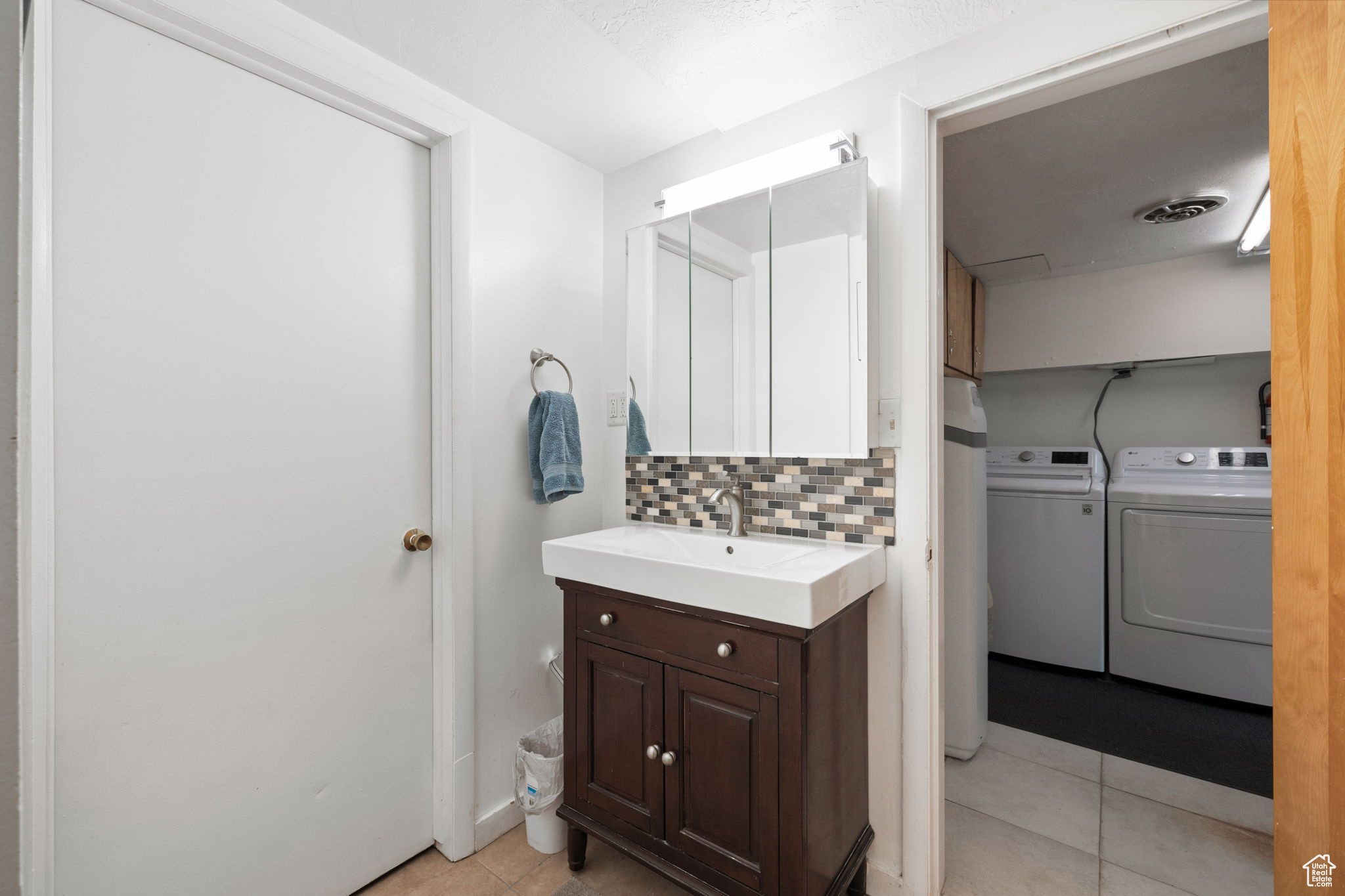 570 E 400, Centerville, Utah image 49