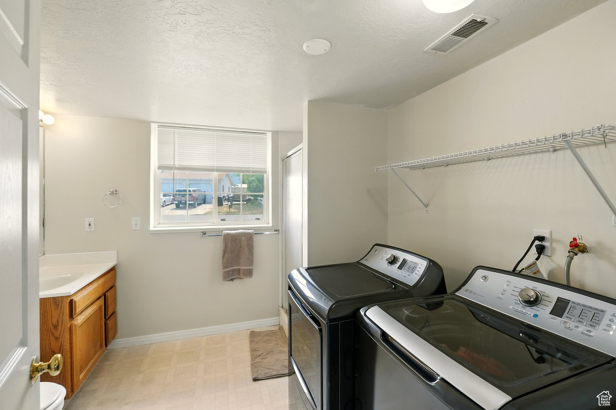 Garland, Utah 84312, United States, 4 Bedrooms Bedrooms, ,2 BathroomsBathrooms,Residential,Pending,182196