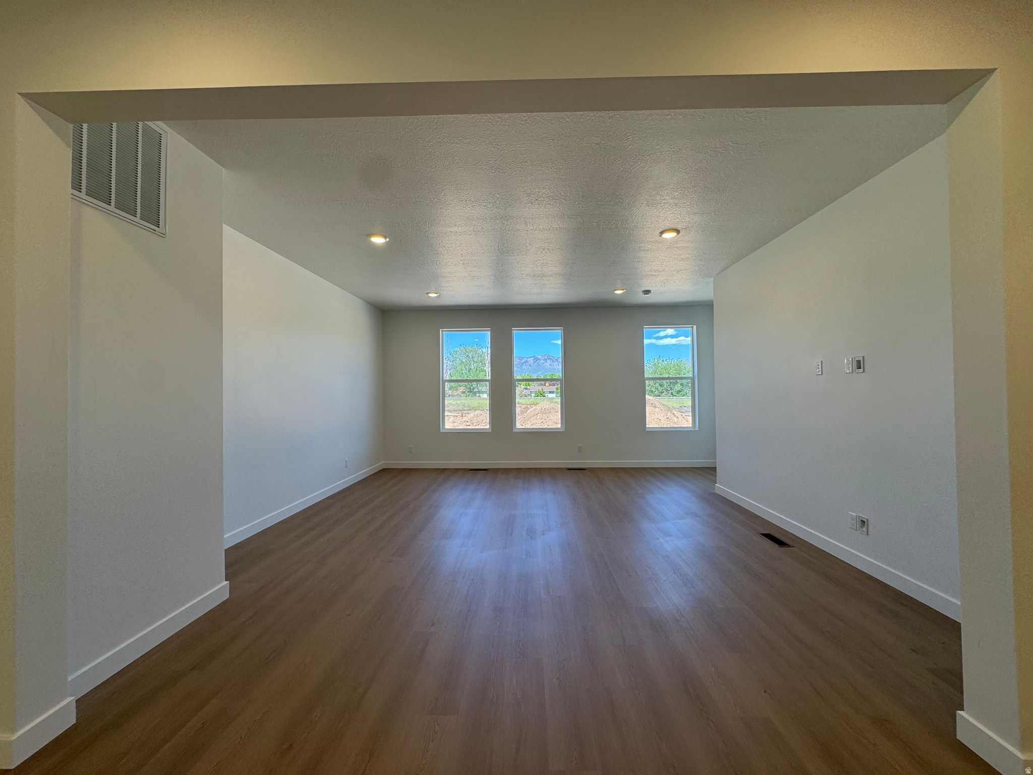 TRAILSIDE - Residential