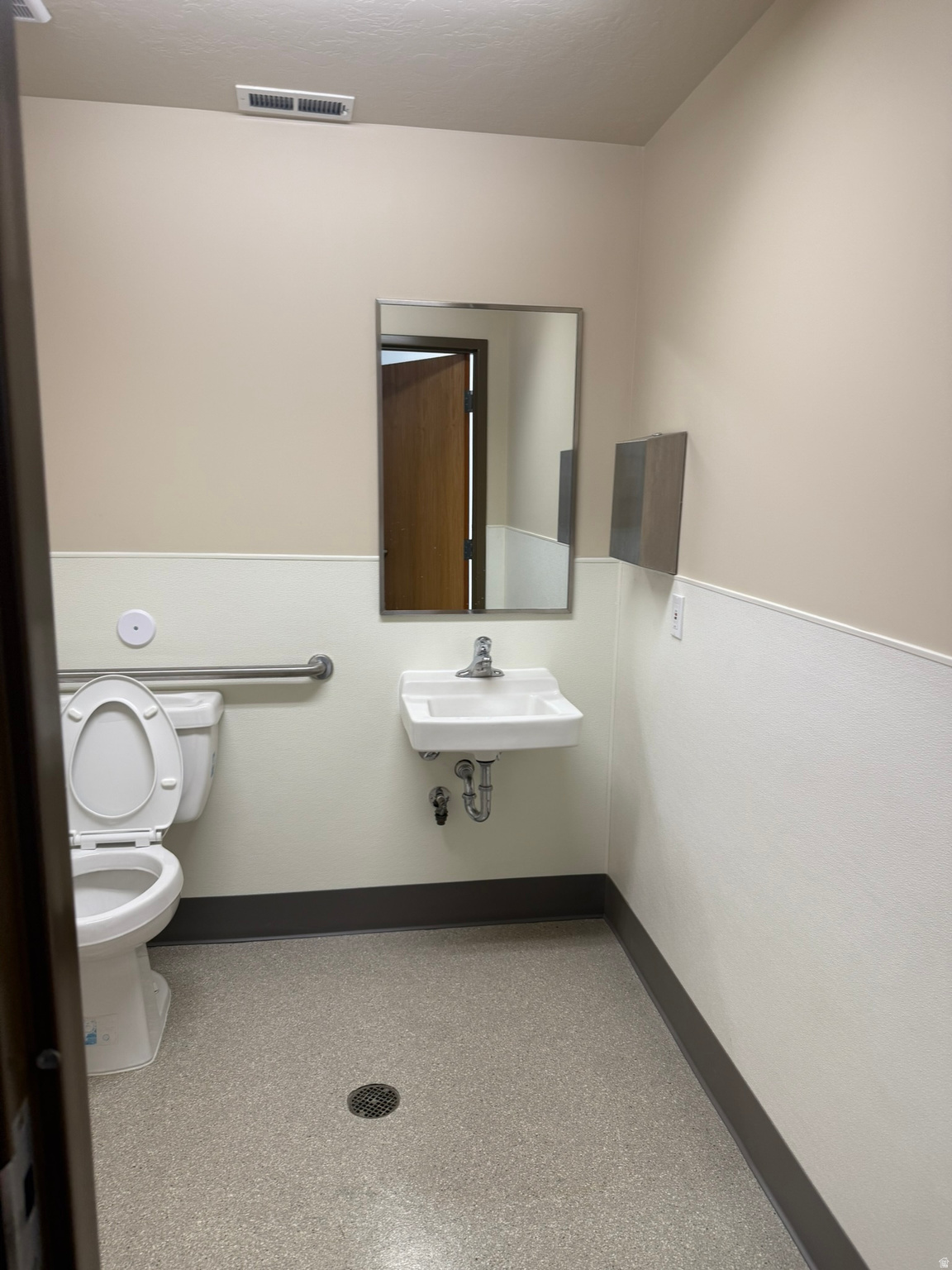 BUSINESS VILLAGE WEST CONDOMINIUM - Commercial Lease