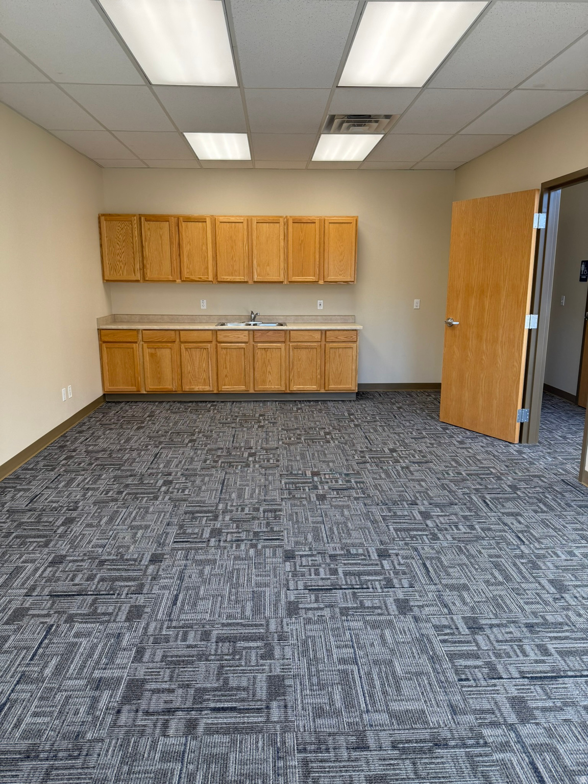 BUSINESS VILLAGE WEST CONDOMINIUM - Commercial Lease