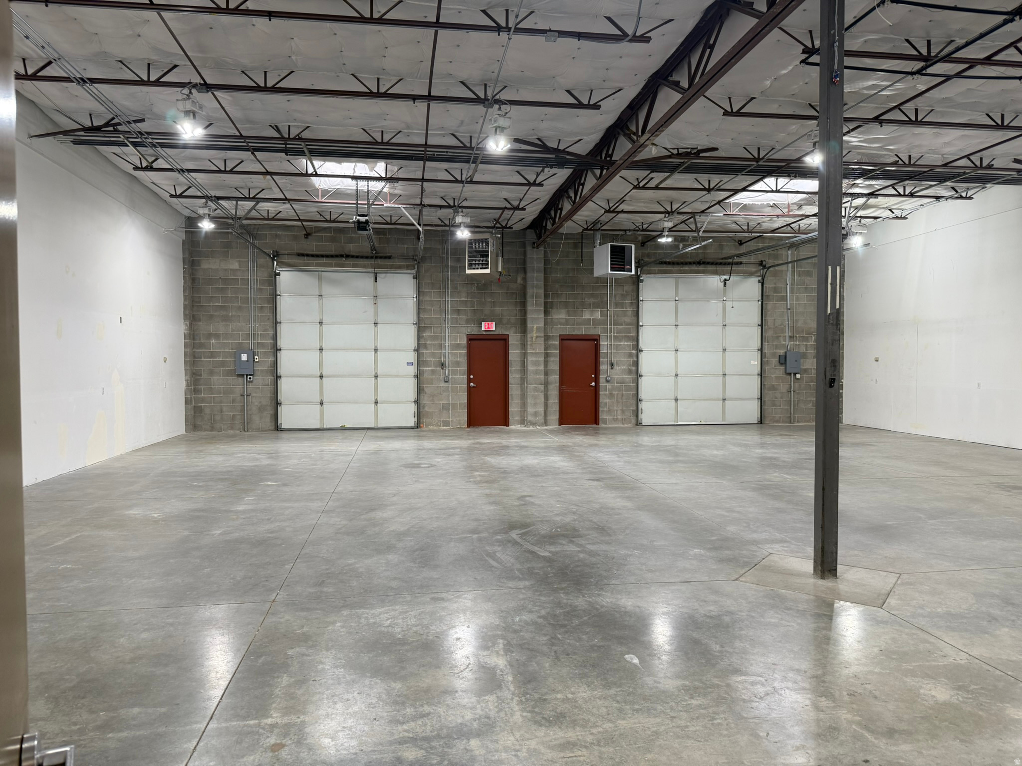 BUSINESS VILLAGE WEST CONDOMINIUM - Commercial Lease