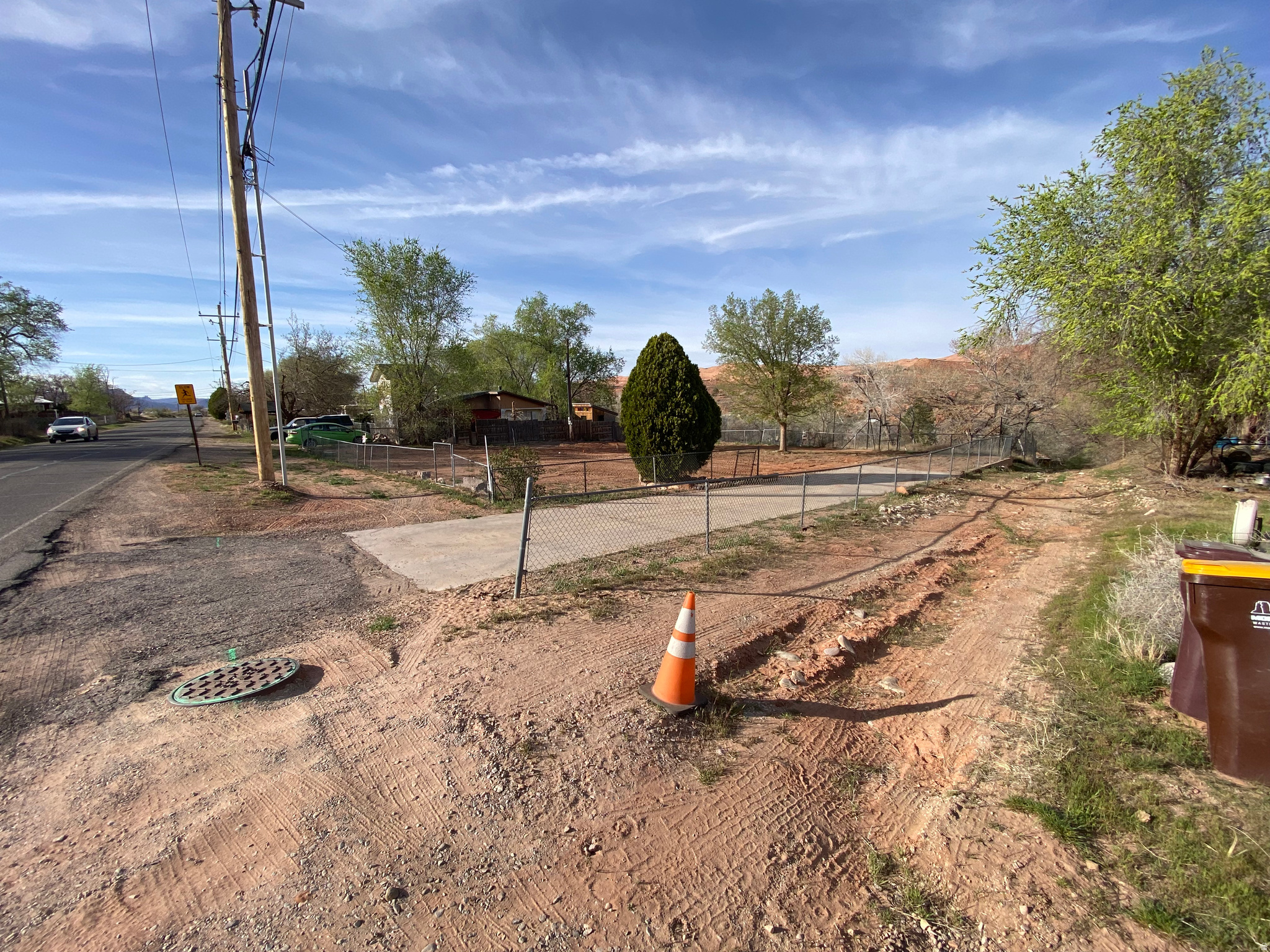 Main image without alt text