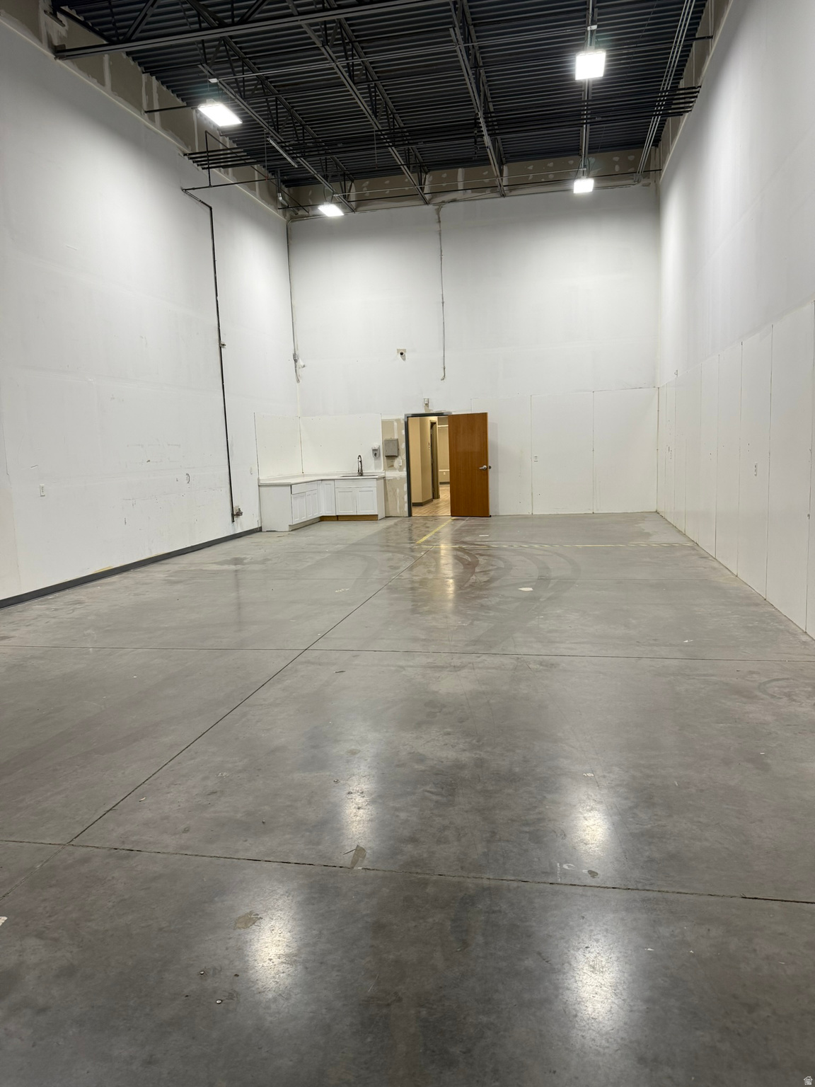 NORTHSHORE CORPORATION CENTER - Commercial Lease