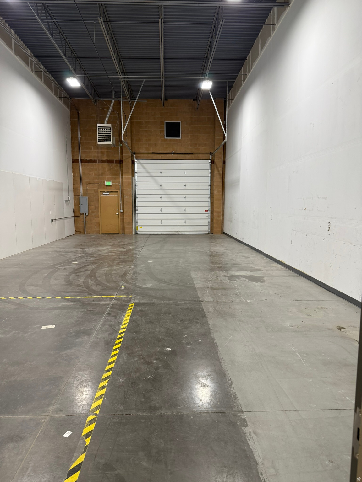 NORTHSHORE CORPORATION CENTER - Commercial Lease