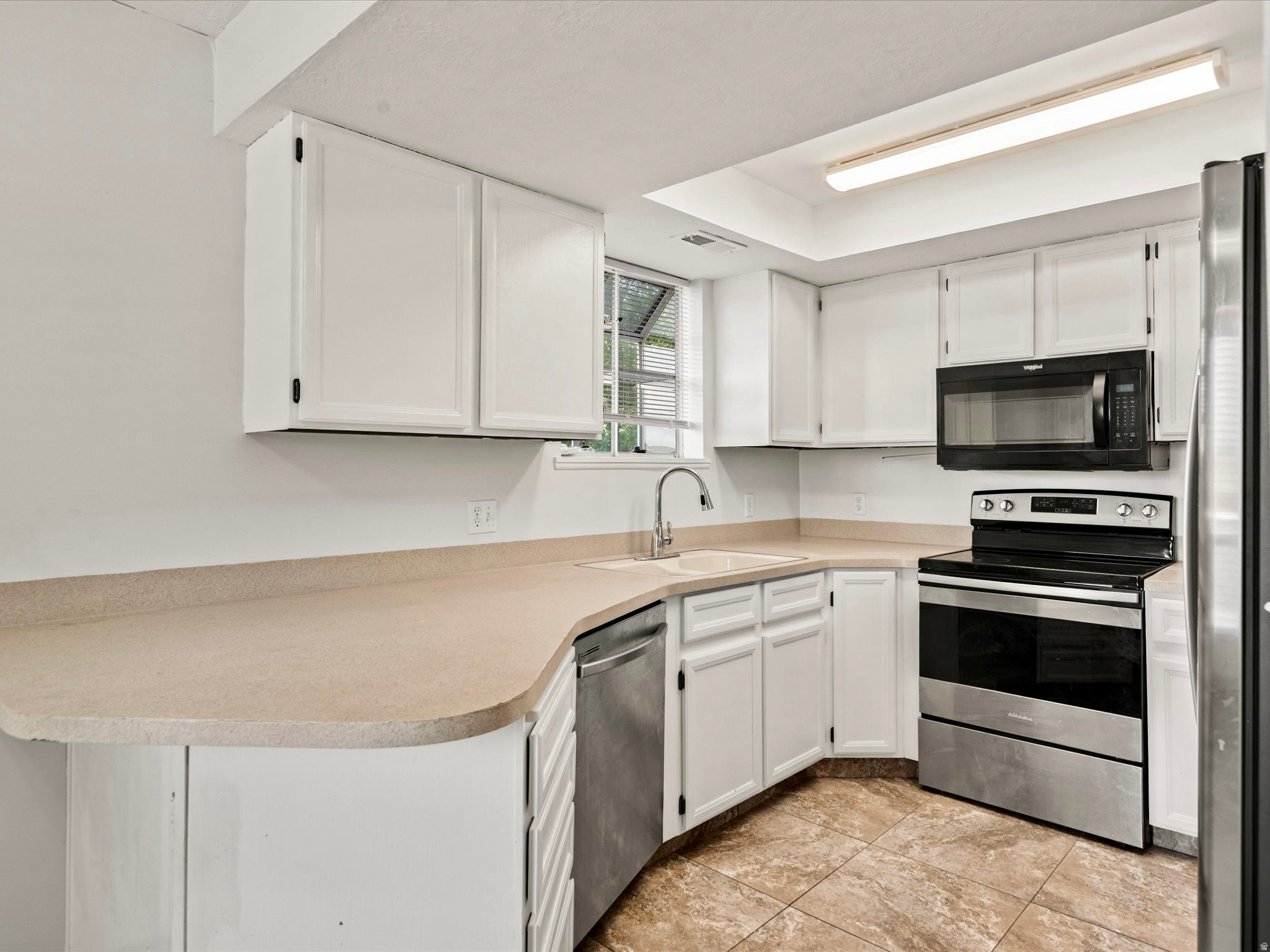 KENTWOOD CONDOMINIUM - Residential