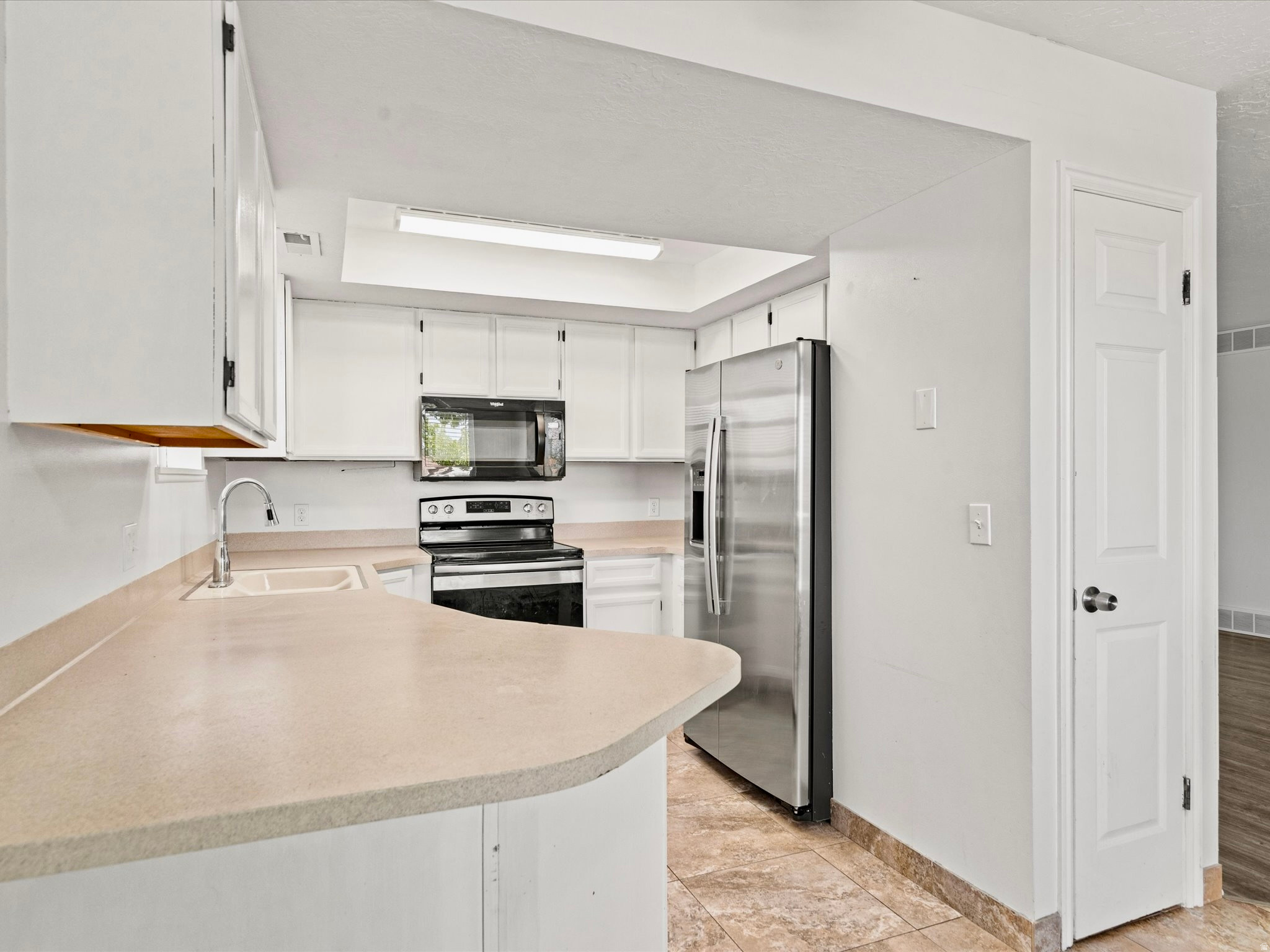 KENTWOOD CONDOMINIUM - Residential
