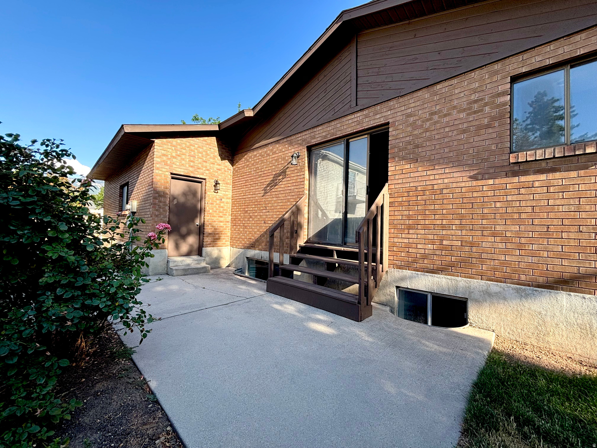 LANDON VILLAGE - Residential