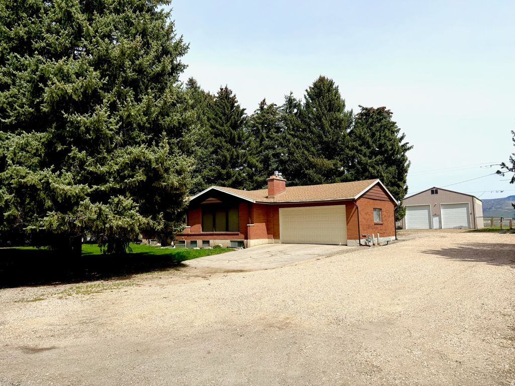 Photo of 916 S 6800 E, Huntsville, UT 84317 (MLS # 2152884)