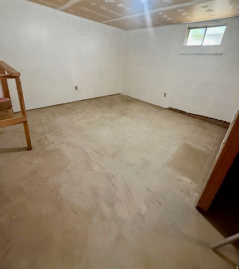Tiny photo for 916 S 6800 E, Huntsville, UT 84317 (MLS # 2152884)