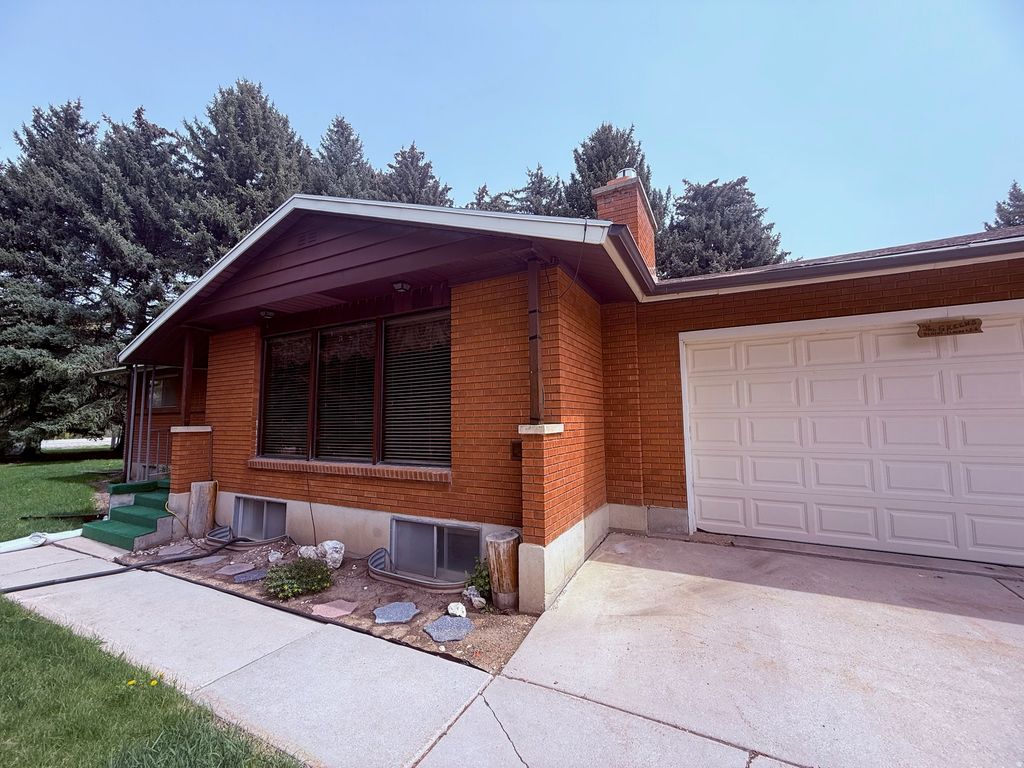 Photo of 916 S 6800 E, Huntsville, UT 84317 (MLS # 2152884)