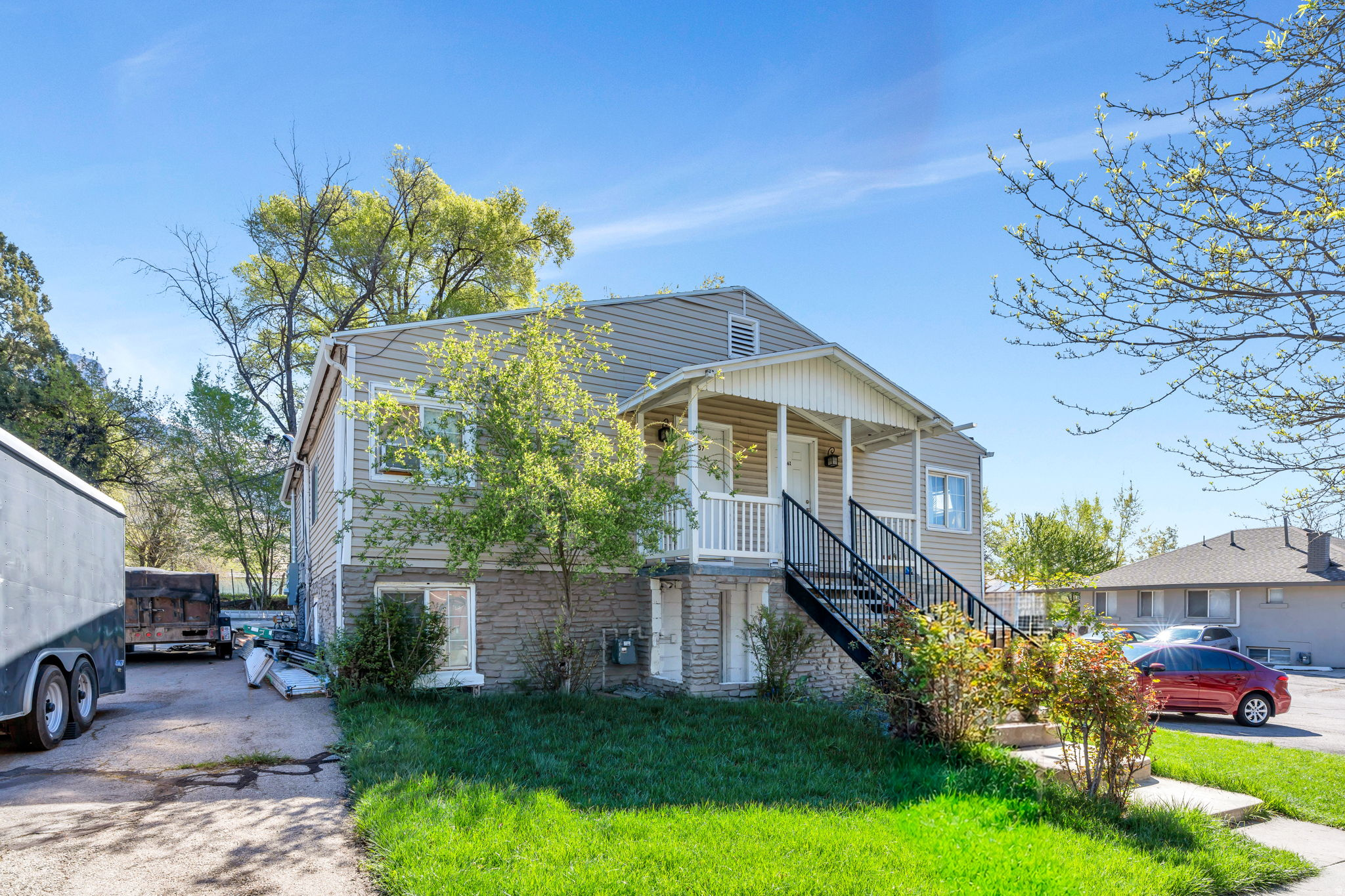 Main image without alt text