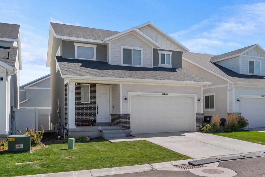 Photo of 12669 S QUAIL LAKE DR W, Riverton, UT 84096 (MLS # 2186814)