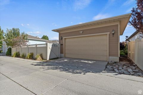 Tiny photo for 5004 W TOPCREST DR S, South Jordan, UT 84009 (MLS # 2118334)