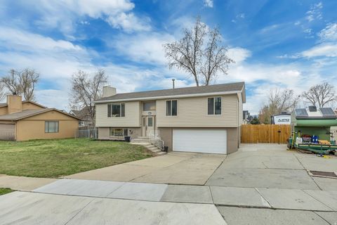 Tiny photo for 9218 S LAURA ANNE WAY, Sandy, UT 84094 (MLS # 2143696)