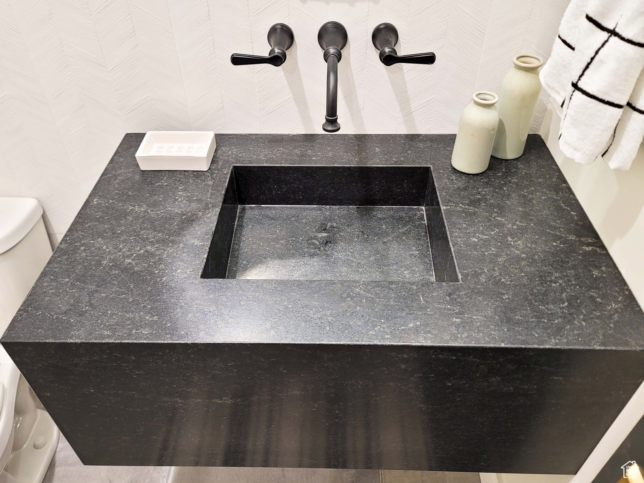 HIDEOUT CANYON - Residential