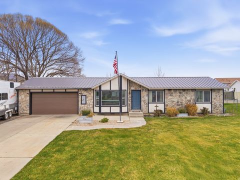 Photo of 916 W 675 N, Tremonton, UT 84337 (MLS # 2128762)