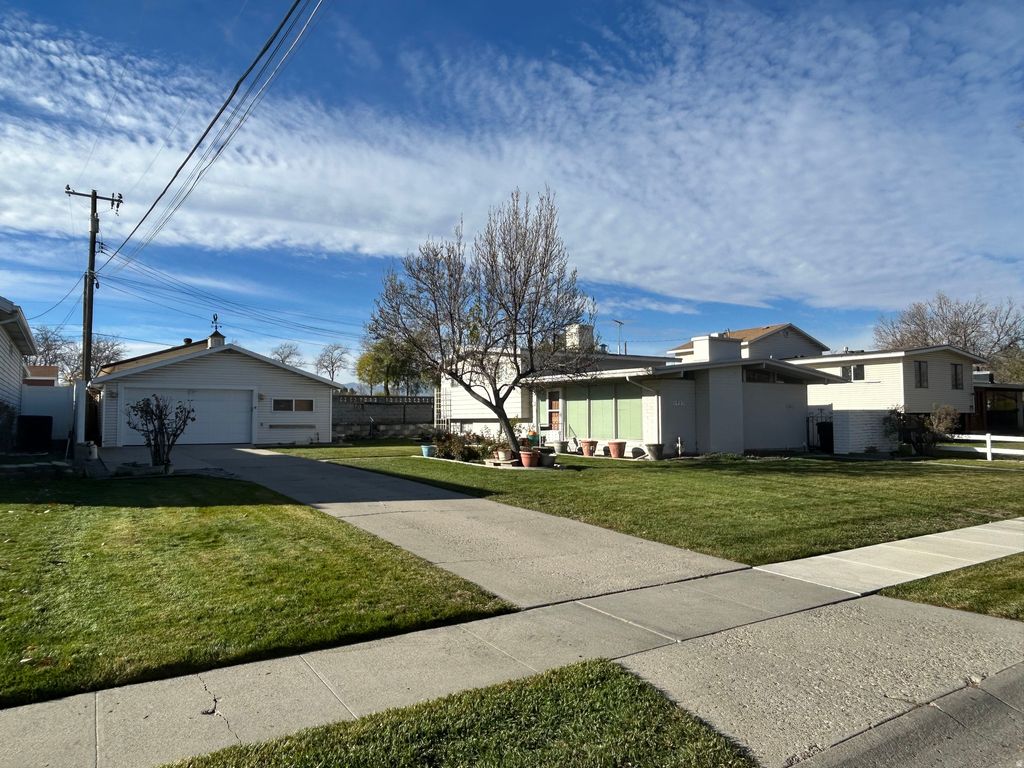 Photo of 1927 W KIRKHAM WAY, Taylorsville, UT 84129 (MLS # 2122746)