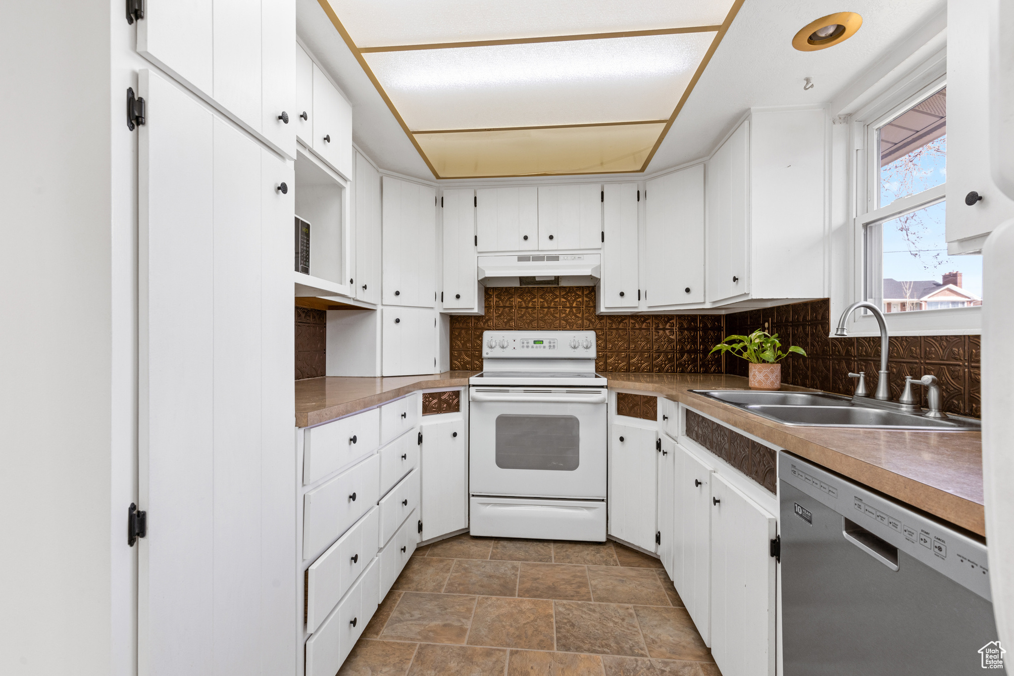 594 E 200, Clearfield, Utah image 17