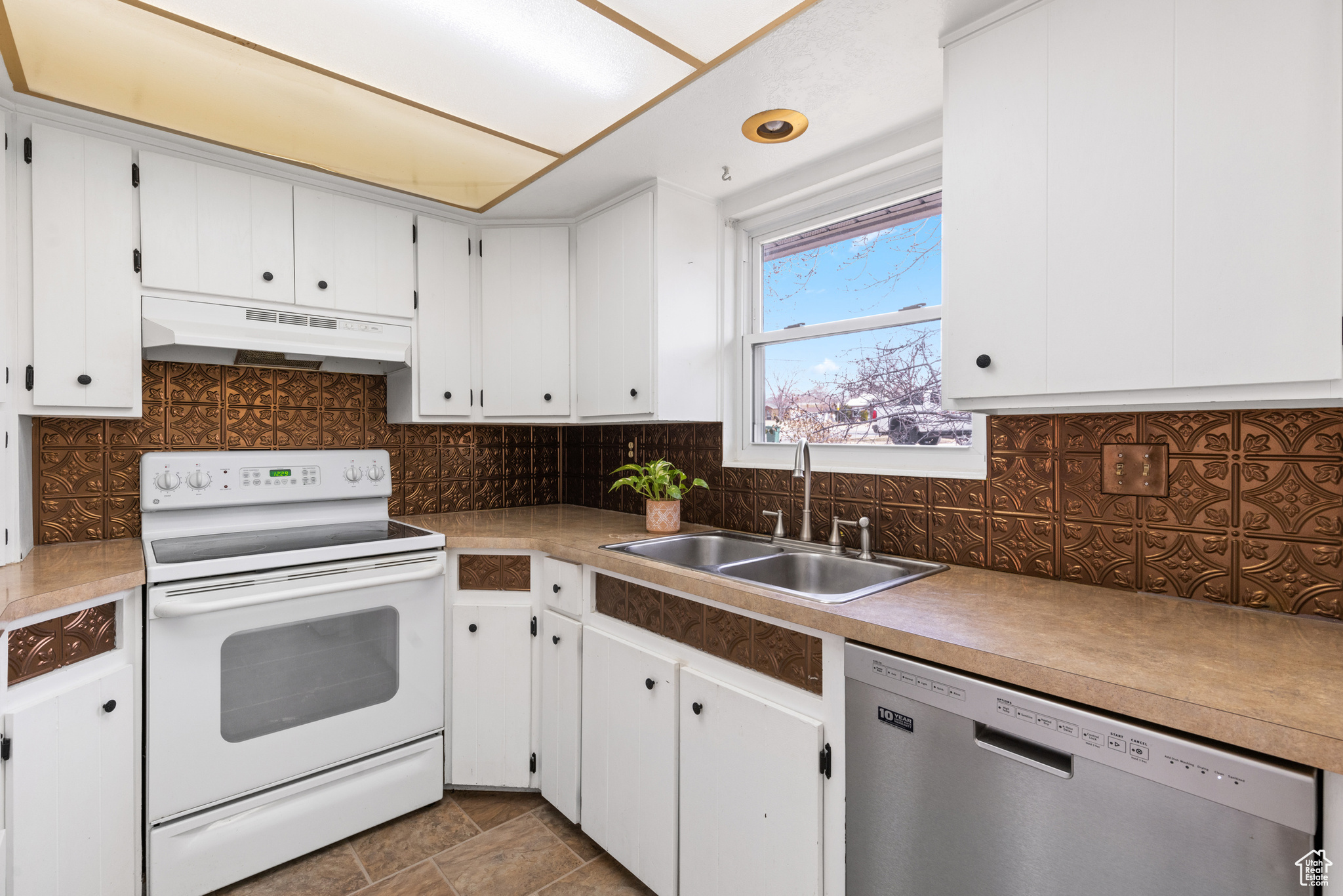 594 E 200, Clearfield, Utah image 18