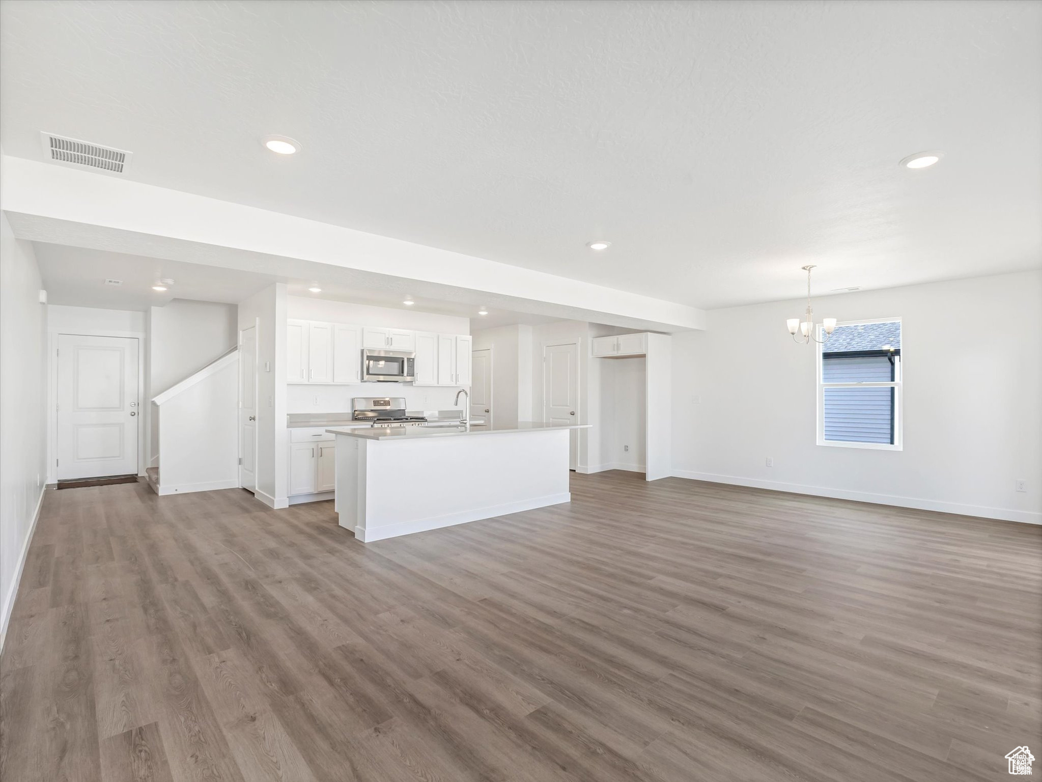 EAGLE VILLAGE - Residential