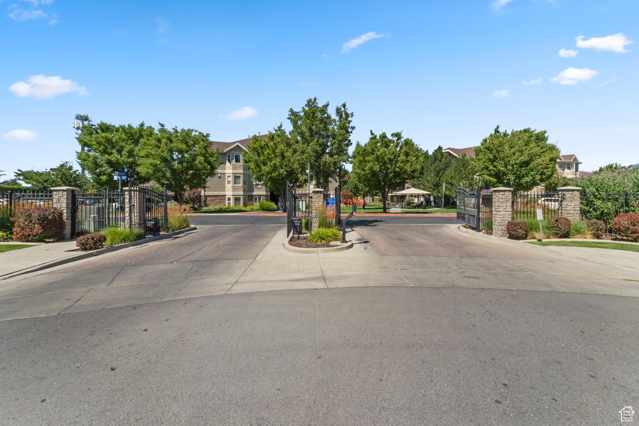 KINGSPOINTE - Residential