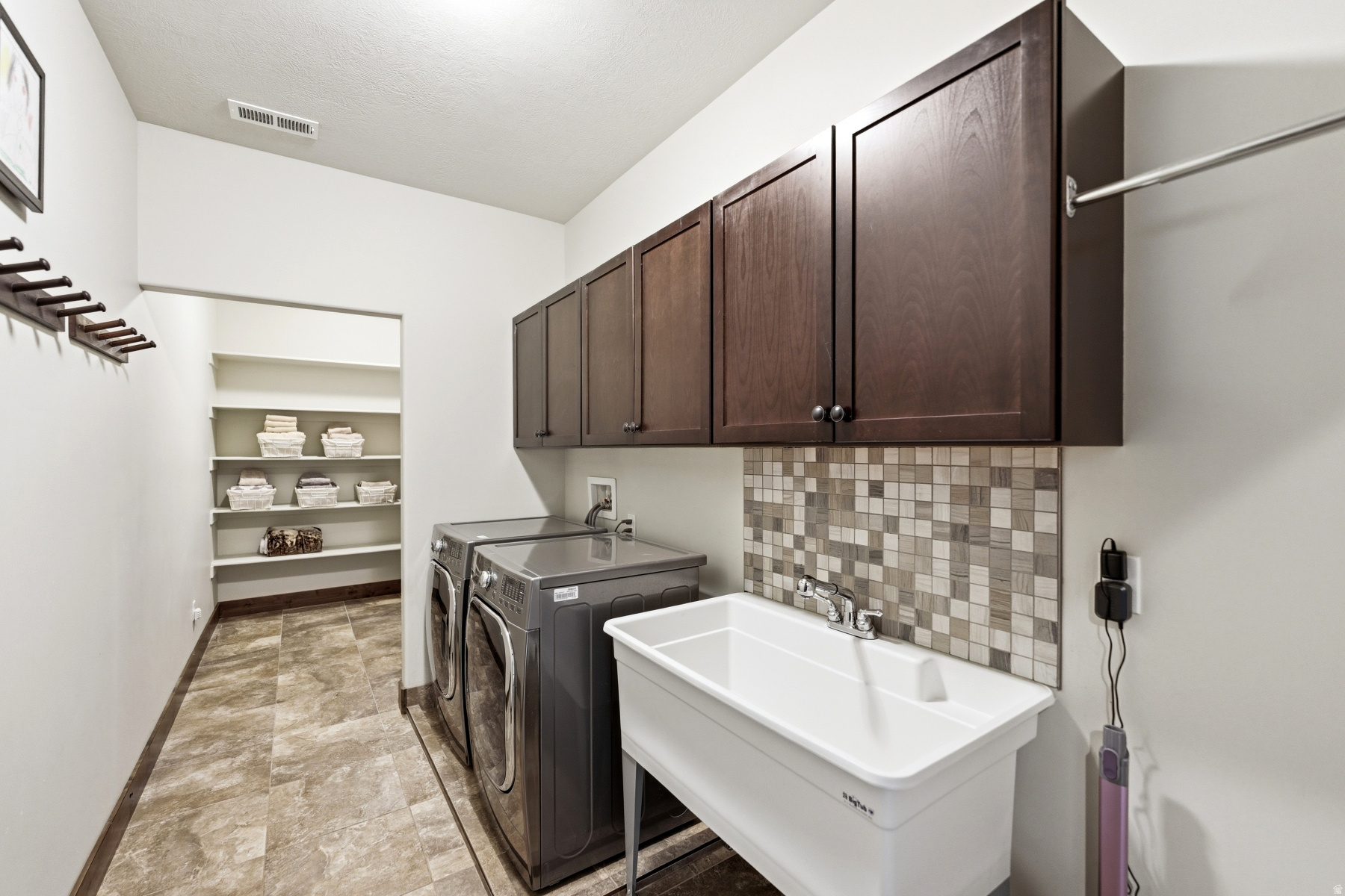 EAST CREEK - Residential