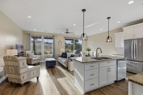 Tiny photo for 4981 N ESCAPES DR, Saint George, UT 84770 (MLS # 2134924)