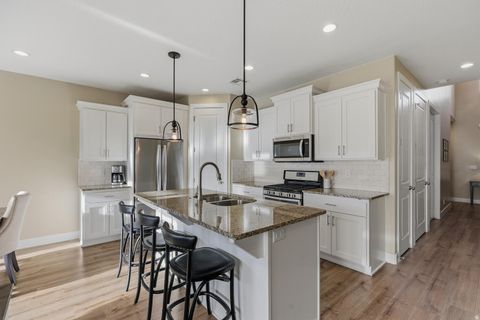 Tiny photo for 4981 N ESCAPES DR, Saint George, UT 84770 (MLS # 2134924)