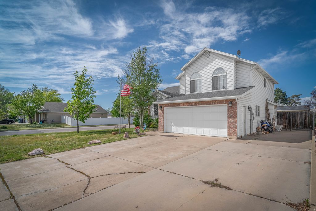 Photo of 1410 W 975 S, Clearfield, UT 84015 (MLS # 2156256)