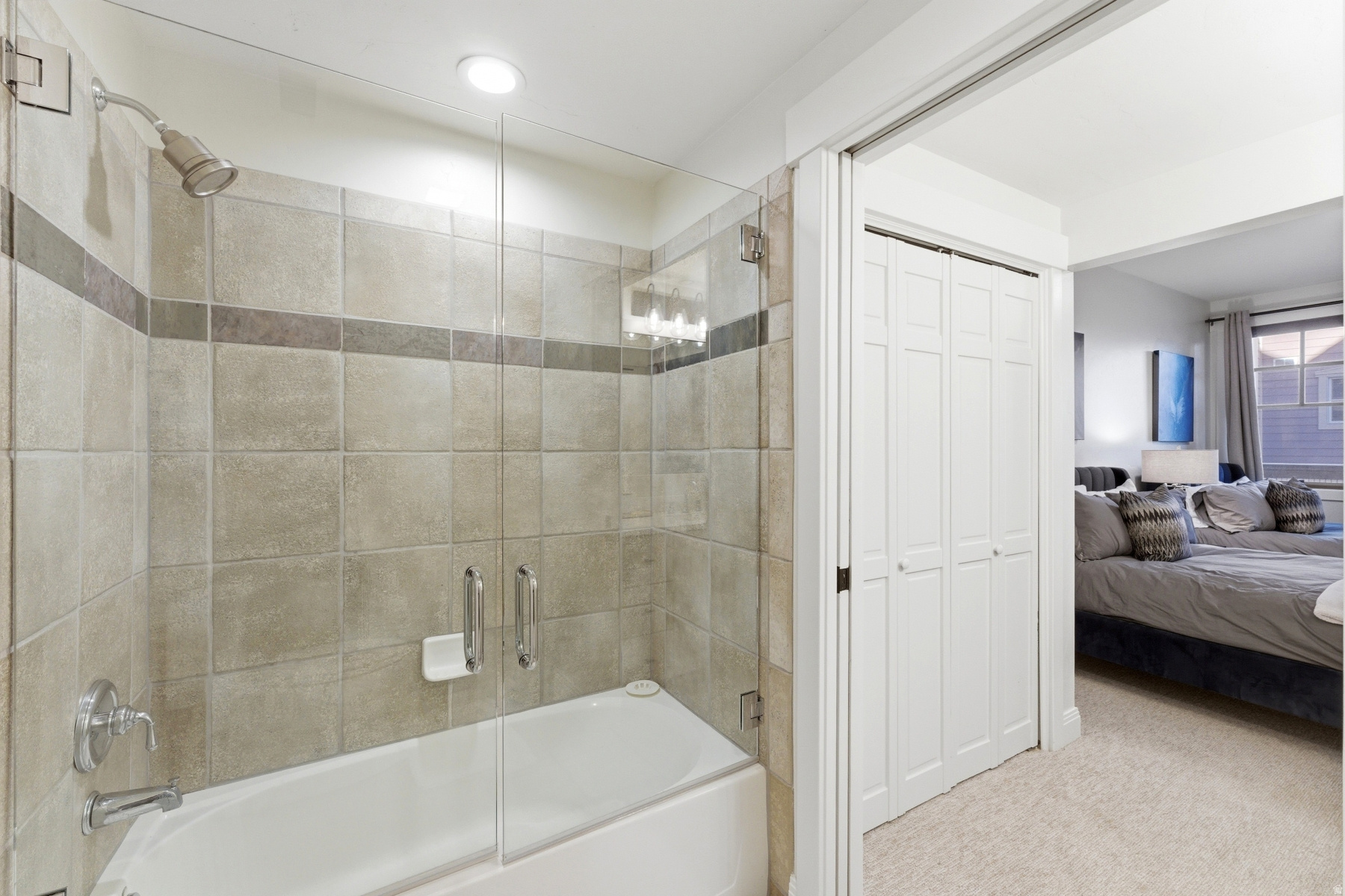 TOWN POINTE - Residential