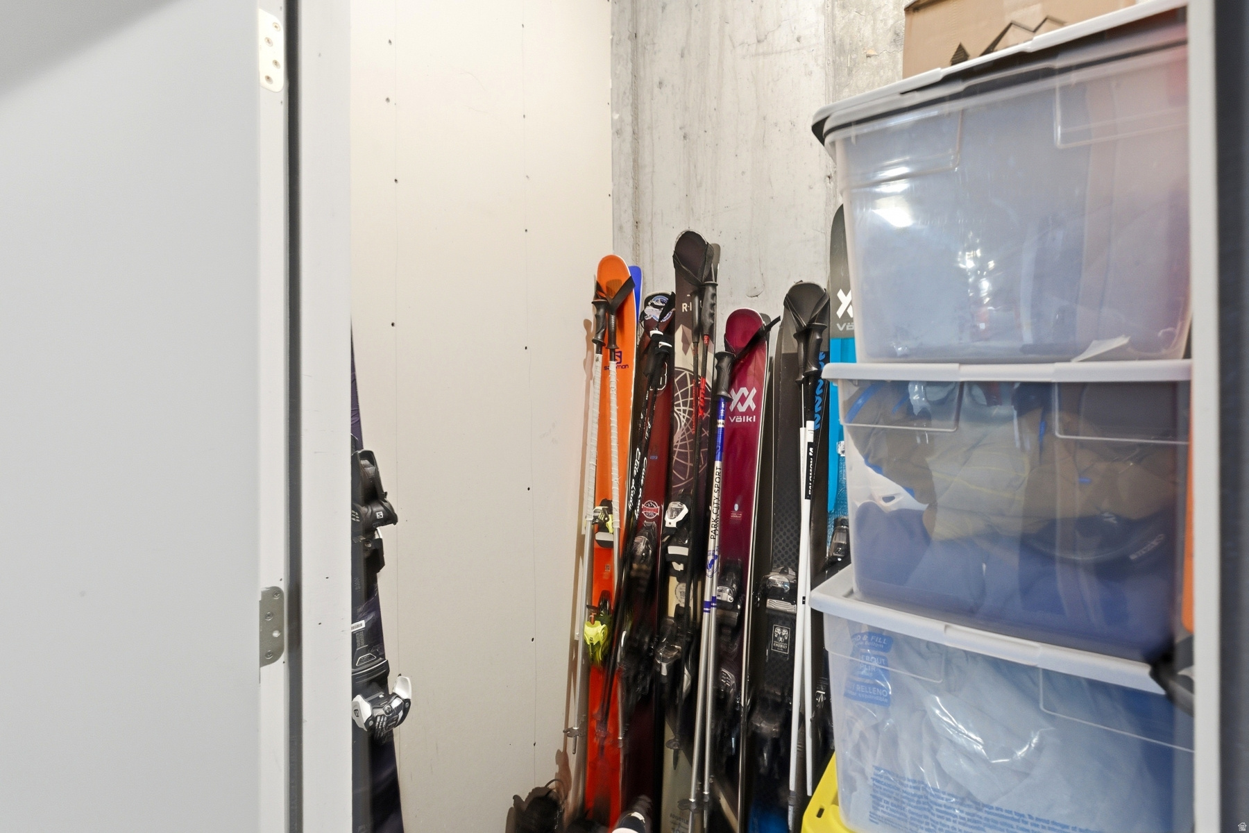 TOWN POINTE - Residential