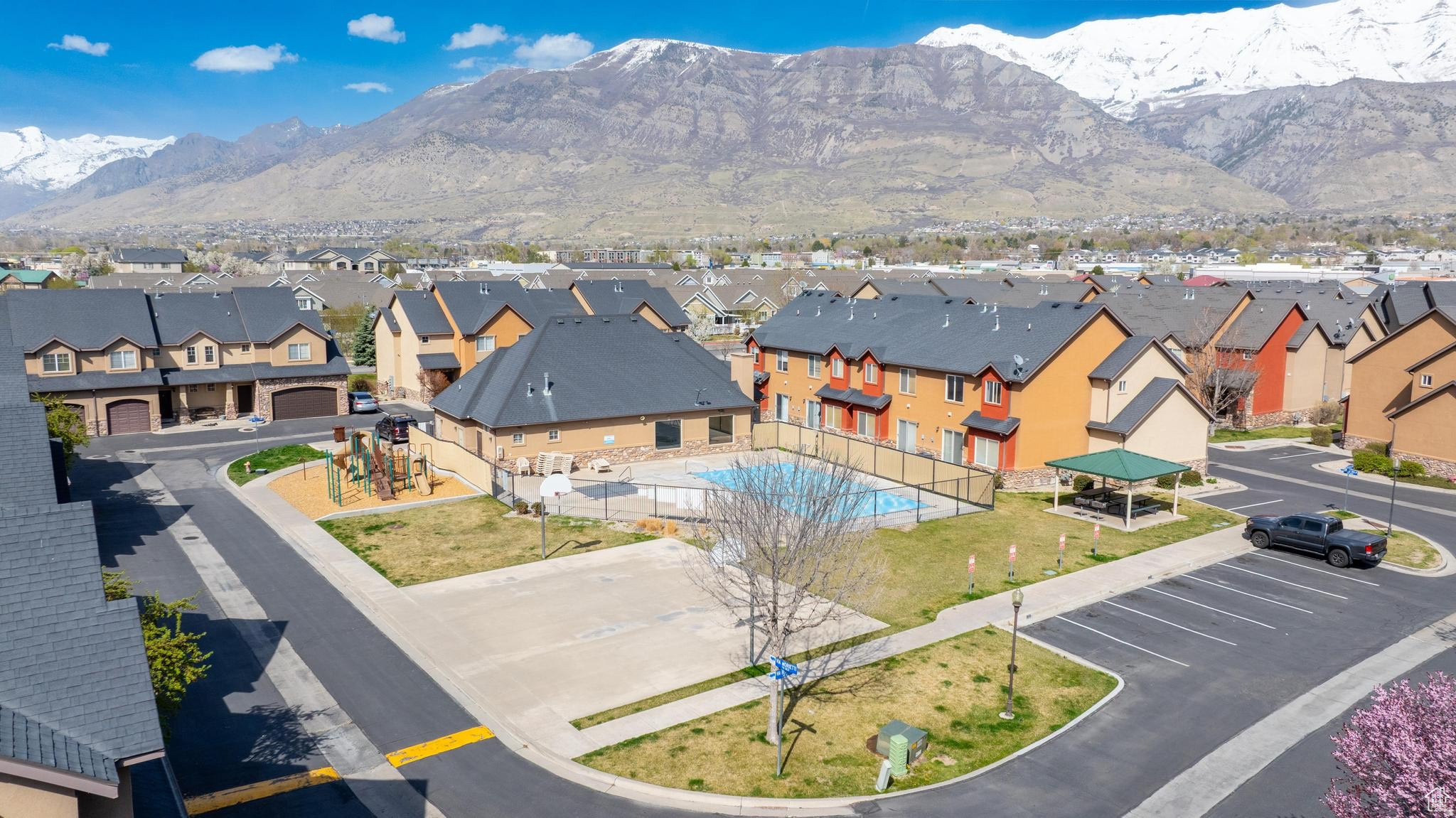 VILLAS AT MAPLEWOOD - Residential