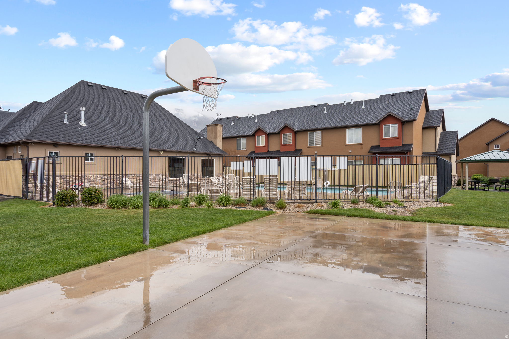 VILLAS AT MAPLEWOOD - Residential