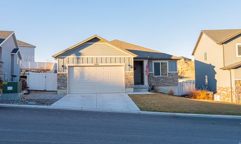 Photo of 1666 W FOXBERRY RD, Santaquin, UT 84655 (MLS # 2132216)
