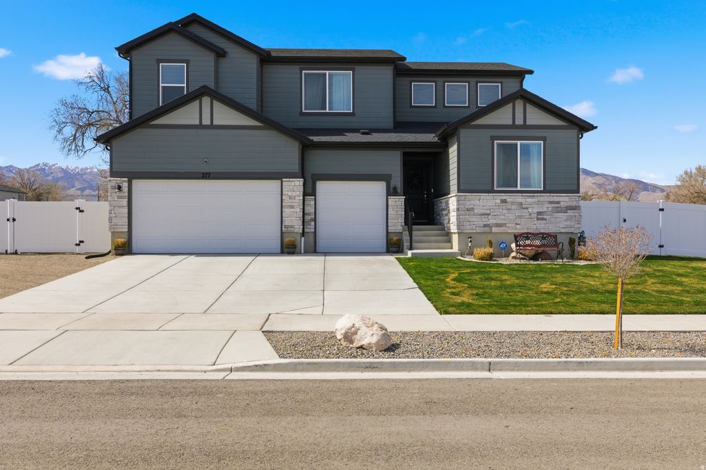 Photo of 277 N HATCHET RANCH DR, Grantsville, UT 84029 (MLS # 2144088)