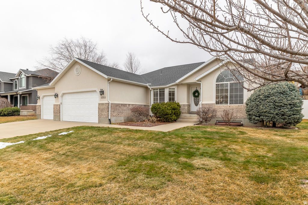 Photo of 2353 CANYON DR, Layton, UT 84040 (MLS # 2139694)