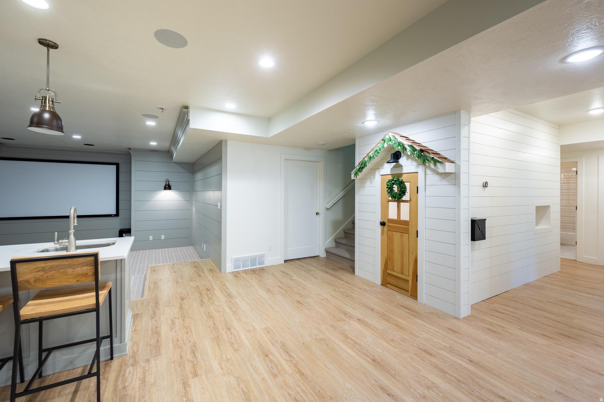 APPLEWOOD ACRES - Residential